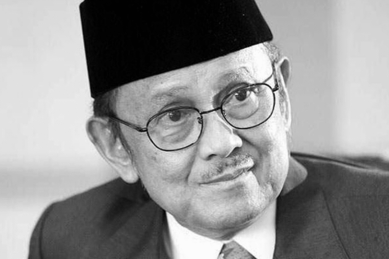 B.J. Habibie, Kisah Inspiratif dari Bapak Teknologi Indonesia