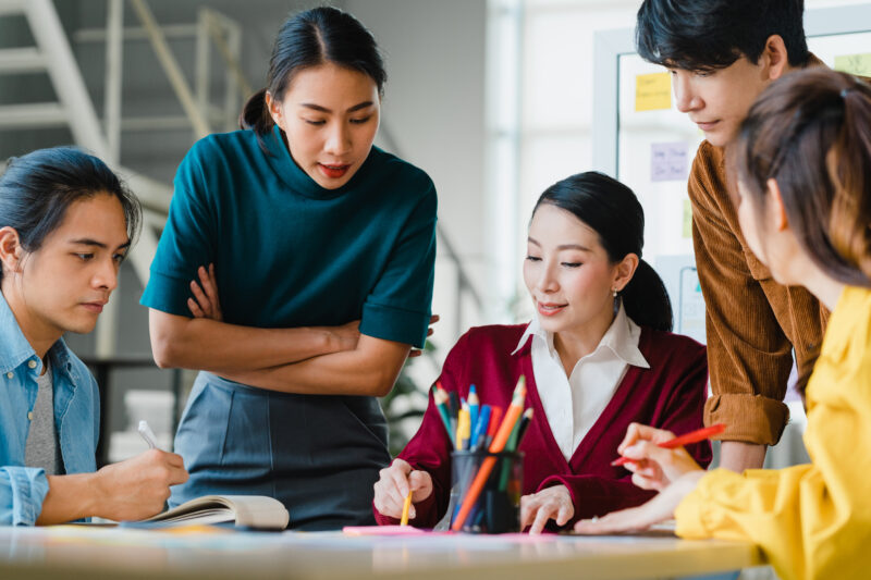 10 Cara Meningkatkan Soft Skill untuk Sukses di Dunia Modern